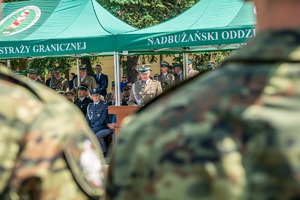 Funkcjonariusze NOSG podczas uroczystości Święta SG na terenie komendy oddziału NOSG