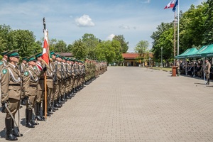 Funkcjonariusze NOSG podczas uroczystości Święta SG na terenie komendy oddziału NOSG