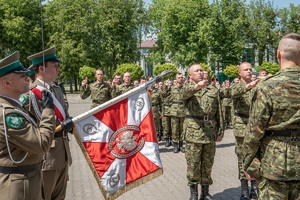 Uroczyste ślubowanie nowo przyjętych funkcjonariuszy NOSG podczas uroczystości Święta SG na terenie komendy oddziału NOSG