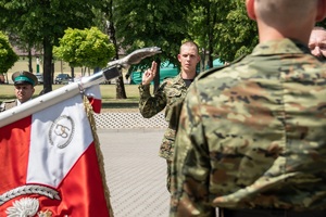 Uroczyste ślubowanie nowo przyjętych funkcjonariuszy NOSG podczas uroczystości Święta SG na terenie komendy oddziału NOSG
