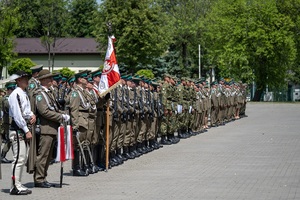 Funkcjonariusze NOSG podczas uroczystości Święta SG na terenie komendy oddziału NOSG