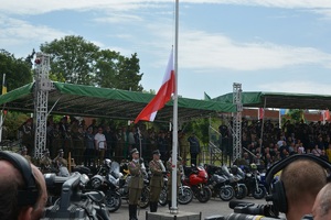 Uroczyste podniesienie flagi państwowej