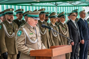 Komendant Placówki SG w Chłopiatynie przemawia do uczestników uroczystości 20-lecia powstania Placówki SG w Chłopiatynie