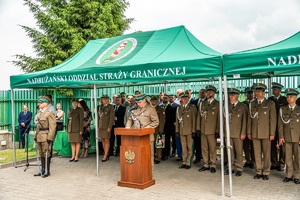 Komendant Placówki SG w Chłopiatynie przemawia do uczestników uroczystości 20-lecia powstania Placówki SG w Chłopiatynie