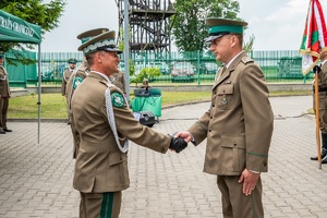 Komendant NOSG odznacza funkcjonariusza SG