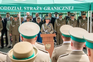 Komendant NOSG przemawia do uczestników uroczystości 20-lecia powstania Placówki SG w Chłopiatynie