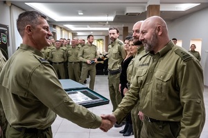 Komendant NOSG gratuluję Komendantowi z Włodawy za zajęcie III miejsca