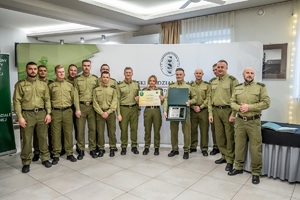 Wspólne zdjęcie funkcjonariuszy z Terespola, którzy zajęli I miejsce