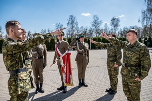 Nowi funkcjonariusze Straży Granicznej podczas uroczystości ślubowania w komendzie Nadbużańskiego Oddziału SG