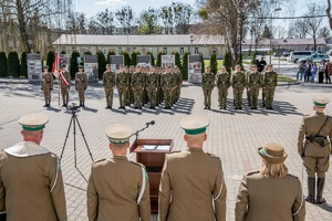 Nowi funkcjonariusze Straży Granicznej podczas uroczystości ślubowania w komendzie Nadbużańskiego Oddziału SG