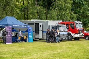 Stoisko i pojazdy służb mundurowych