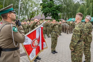 Funkcjonariusze Straży Granicznej podczas uroczystości ślubowania na terenie komendy Nadbużańskiego Oddziału SG w Chełmie