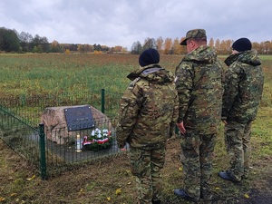 Odwiedziny na grobach żołnierzy i funkcjonariuszy