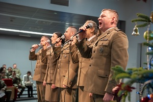 Uczestnicy spotkania opłatkowego w Nadbużańskim Oddziale Straży Granicznej