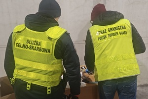 Funkcjonariusze SG i KAS