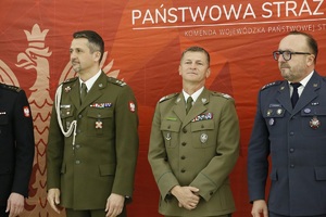 Funkcjonariusze służb mundurowych województwa lubelskiego oraz zaproszeni goście podczas spotkania wielkanocnego w Komendzie Wojewódzkiej Policji w Lublinie