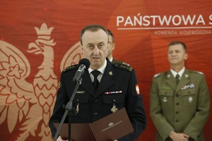 Funkcjonariusze służb mundurowych województwa lubelskiego oraz zaproszeni goście podczas spotkania wielkanocnego w Komendzie Wojewódzkiej Policji w Lublinie