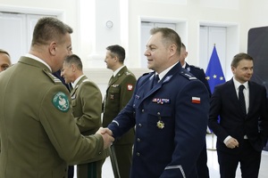 Funkcjonariusze służb mundurowych województwa lubelskiego oraz zaproszeni goście podczas spotkania wielkanocnego w Komendzie Wojewódzkiej Policji w Lublinie