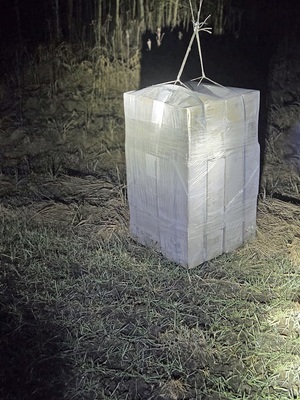 Zabezpieczanie papierosów przemyconych z Białorusi do Polski za pomocą balonu