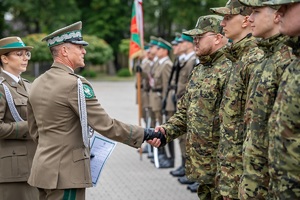 Funkcjonariusze NOSG podczas uroczystego apelu na terenie komendy oddziału NOSG w Chełmie