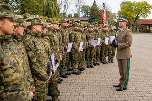 Funkcjonariusze NOSG podczas uroczystego apelu na terenie komendy oddziału NOSG w Chełmie