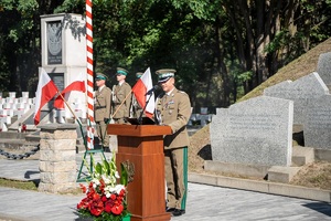 Uczestnicy uroczystości podczas uroczystości obchodów 87. rocznicy bitwy pod Wytycznem