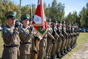 Uczestnicy uroczystości podczas uroczystości obchodów 87. rocznicy bitwy pod Wytycznem